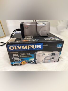 Olympus Camedia D-340R Silver Point-and-Shoot Digital Camera with Accessories
